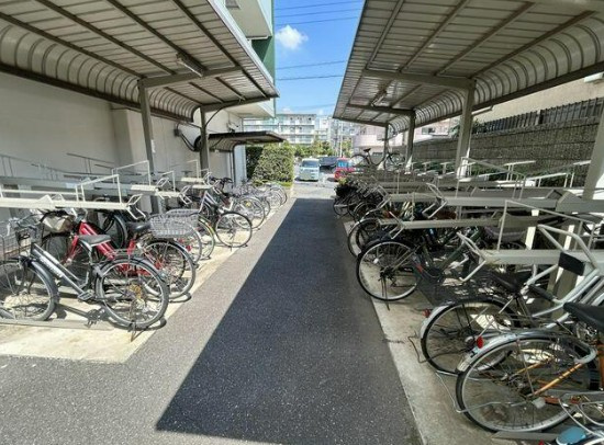 【中古マンション】レーベンハイム若葉富士見町の駐輪場|屋根付き駐輪場
