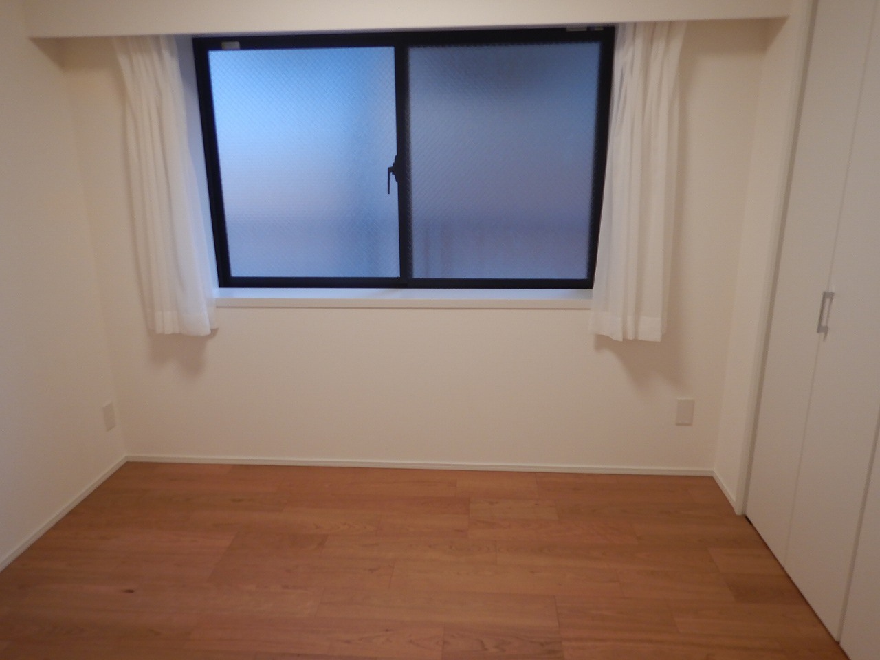 クレッセント目黒青葉台の洋室