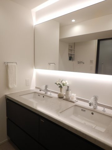 クレッセント目黒青葉台の独立洗面台