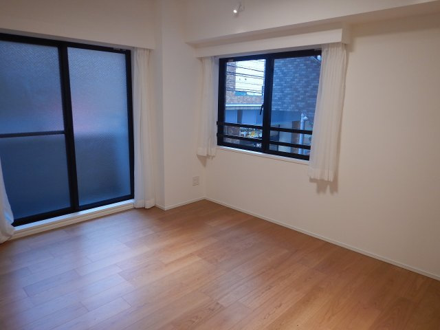 クレッセント目黒青葉台の洋室