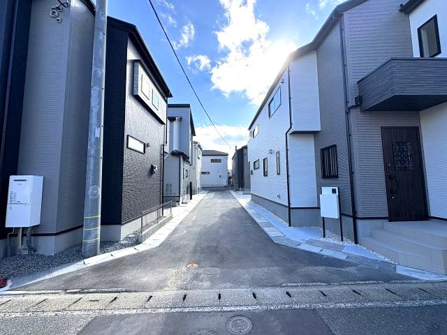 【その他】 | 福岡市西区横浜1丁目　1号棟（全6棟）【仲介手数料無料・0円】 | 現地写真。前面道路です。