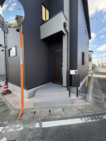 【玄関】 | 福岡市西区横浜1丁目　1号棟（全6棟）【仲介手数料無料・0円】 | 現地写真。