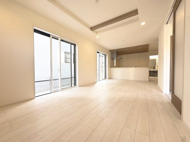 【居間・リビング】 | 福岡市西区横浜1丁目　1号棟（全6棟）【仲介手数料無料・0円】 | 施工例。施工例は完成時と異なる場合があります。