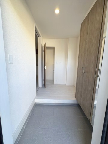【玄関】 | 福岡市西区横浜1丁目　1号棟（全6棟）【仲介手数料無料・0円】 | 現地写真。
