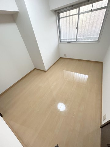 【洋室】 | エクレール春日 | 壁・床張替済みなので気持ちよく新生活を始められます♪