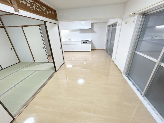 【居間・リビング】 | エクレール春日 | LDKは隣りの和室とつなげて広く使ってもOK ライフスタイルに合わせて自由に使えます