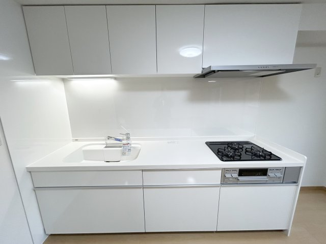 【キッチン】 | エクレール春日 | 3口コンロ+グリルで効率的にお料理が進められます