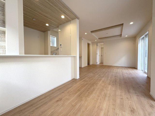 【居間・リビング】 | 福岡市西区横浜1丁目　3号棟（全6棟）【仲介手数料無料・0円】 | 現地写真。