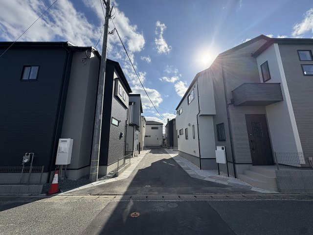 【その他】 | 福岡市西区横浜1丁目　3号棟（全6棟）【仲介手数料無料・0円】 | 現地写真。前面道路です。