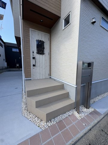 【玄関】 | 福岡市西区横浜1丁目　3号棟（全6棟）【仲介手数料無料・0円】 | 現地写真。