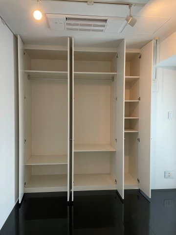 専用部屋 YOTSUYA RESIDENCE907｜洗面所独立 システムキッチン 駅徒歩5分以内