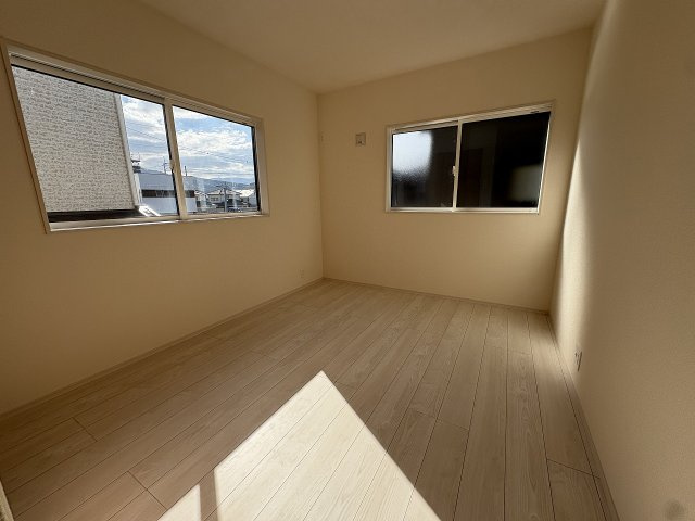 【子供部屋】 | 福岡市西区横浜1丁目　4号棟（全6棟）【仲介手数料無料・0円】 | 現地写真。