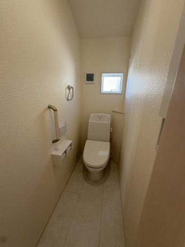 【トイレ】 | 福岡市西区横浜1丁目　4号棟（全6棟）【仲介手数料無料・0円】 | 現地写真。