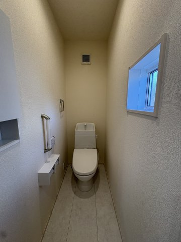 【トイレ】 | 福岡市西区横浜1丁目　6号棟（全6棟）【仲介手数料無料・0円】 | 現地写真。1階のトイレです。