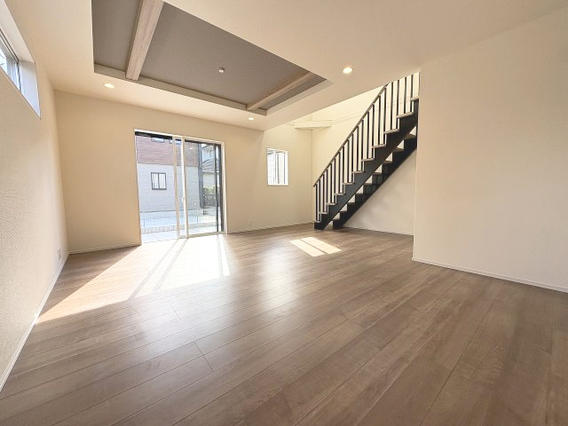 【居間・リビング】 | 福岡市西区横浜1丁目　6号棟（全6棟）【仲介手数料無料・0円】 | 現地写真。