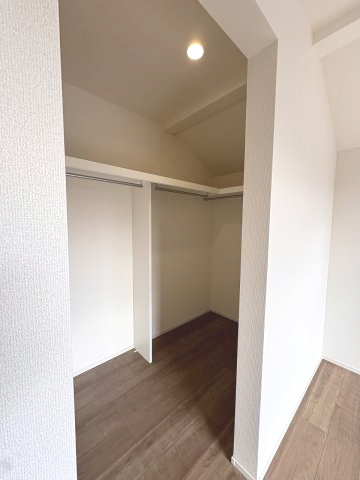 【収納】 | 福岡市西区横浜1丁目　6号棟（全6棟）【仲介手数料無料・0円】 | 現地写真。ウォークインクローゼットです。