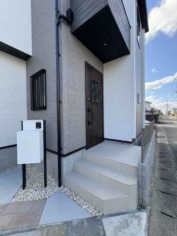 【玄関】 | 福岡市西区横浜1丁目　6号棟（全6棟）【仲介手数料無料・0円】 | 現地写真。