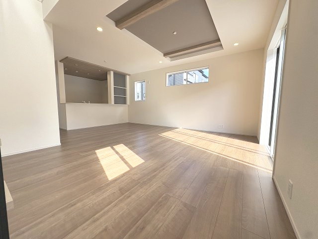 【居間・リビング】 | 福岡市西区横浜1丁目　6号棟（全6棟）【仲介手数料無料・0円】 | 現地写真。