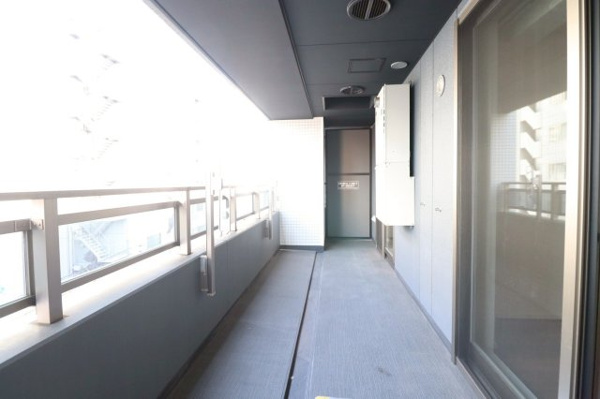 【バルコニー】 | 【バルコニー】奥行もあり洗濯物もたくさん干していただけます☆