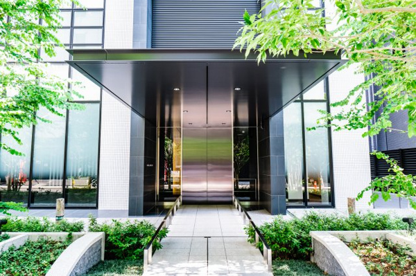  | 【エントランス外観】まるでホテルのような、美しく堂々としたエントランスアプローチ！