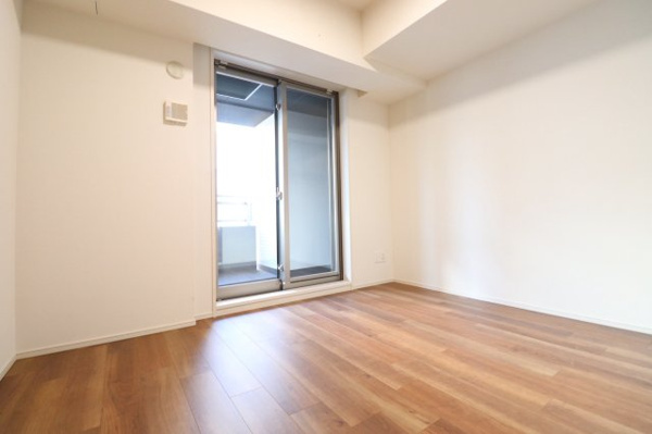 【洋室】 | 【洋室①】約5.5帖の洋室◎窓があり陽当たり・通風良好！