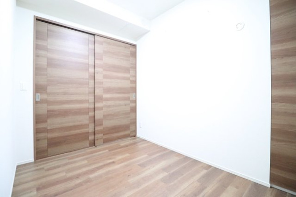 【洋室】 | 【洋室②】約4.5帖の洋室◎寝室や書斎にもおすすめのお部屋です！