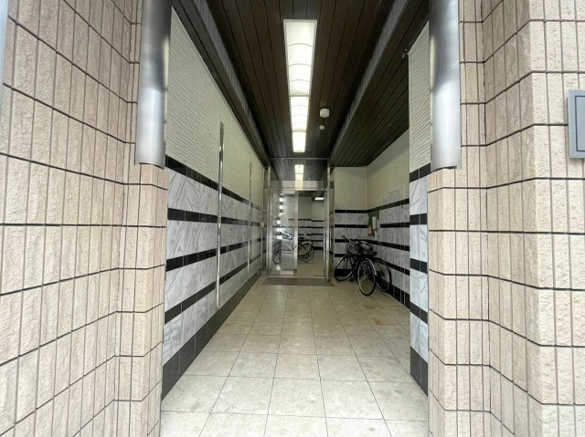 ISハイツ新大阪のエントランス