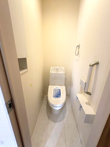 【トイレ】 | 福岡市西区横浜1丁目　2号棟（全6棟）【仲介手数料無料・0円】 | 現地写真。