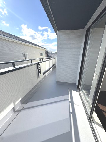 【バルコニー】 | 福岡市西区横浜1丁目　2号棟（全6棟）【仲介手数料無料・0円】 | 施工例。施工例は完成時と異なる場合があります。