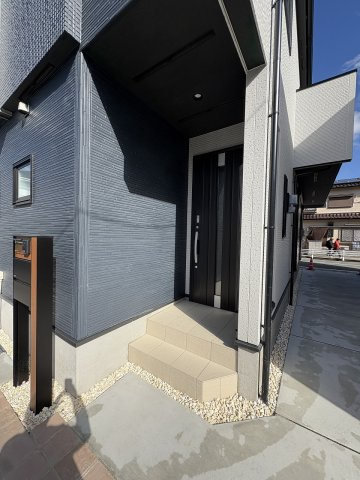 【玄関】 | 福岡市西区横浜1丁目　2号棟（全6棟）【仲介手数料無料・0円】 | 現地写真。