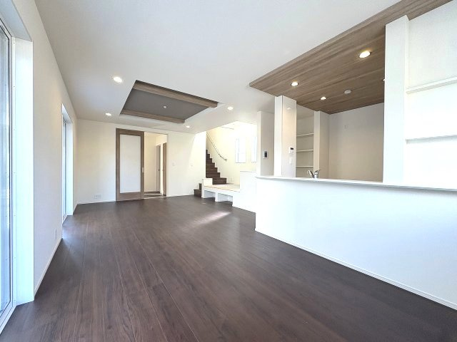 【居間・リビング】 | 福岡市西区横浜1丁目　2号棟（全6棟）【仲介手数料無料・0円】 | 現地写真。