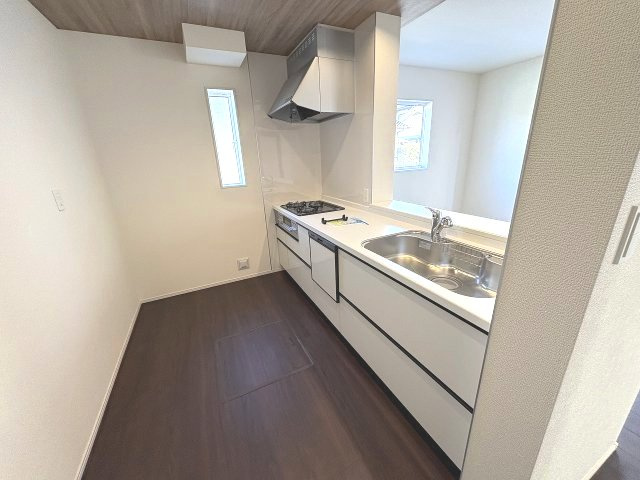 【キッチン】 | 福岡市西区横浜1丁目　2号棟（全6棟）【仲介手数料無料・0円】 | 現地写真。