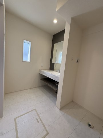 【洗面所】 | 福岡市西区横浜1丁目　2号棟（全6棟）【仲介手数料無料・0円】 | 現地写真。