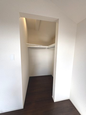 【収納】 | 福岡市西区横浜1丁目　5号棟（全6棟）【仲介手数料無料・0円】 | 現地写真。ウォークインクローゼットです。