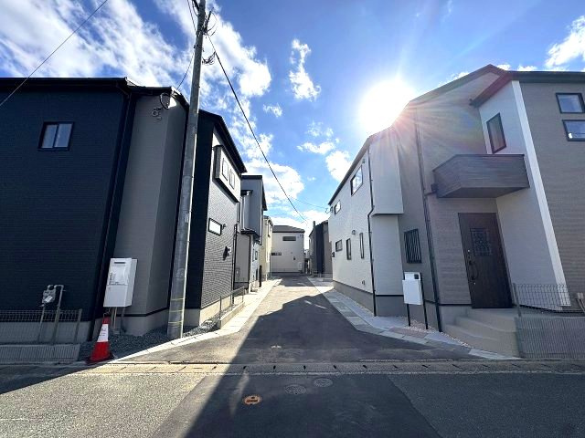【その他】 | 福岡市西区横浜1丁目　5号棟（全6棟）【仲介手数料無料・0円】 | 現地写真。前面道路です。