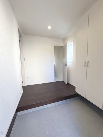 【居間・リビング】 | 福岡市西区横浜1丁目　5号棟（全6棟）【仲介手数料無料・0円】 | 現地写真。リビングです。