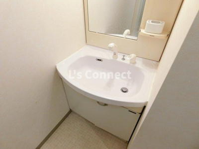 【洗面所】 | パティオ市名坂 | 朝の支度もスムーズな独立洗面台。