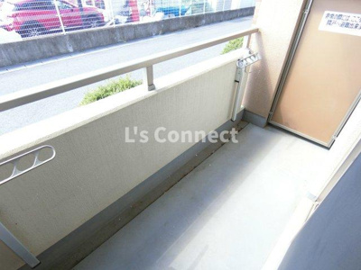 【バルコニー】 | パティオ市名坂 | 晴れた日には洗濯物もたくさん干せます。