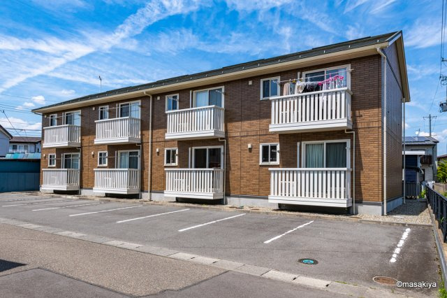 アネーロ　マリの外観|駐車場