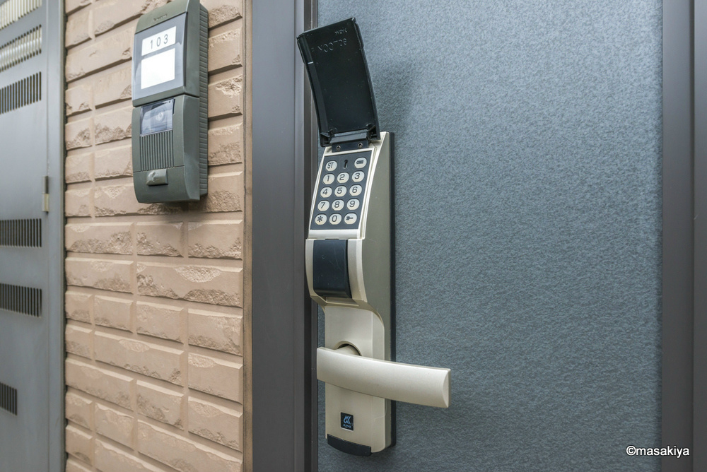 ラ・シャストⅡのエントランス|玄関デジタルロック