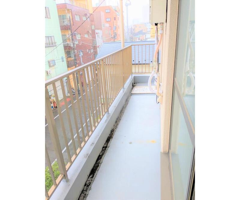 寿ビルのバルコニー