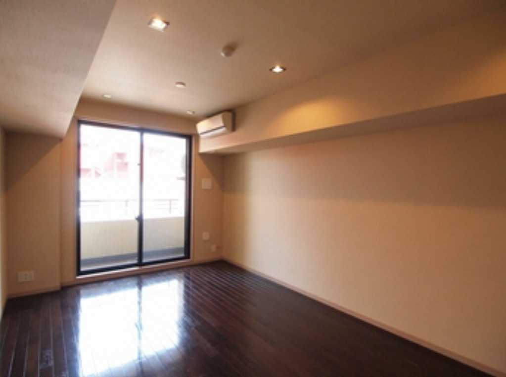 エスティメゾン銀座　駅近　ペット相談可　礼金０　オートロックの居間・リビング