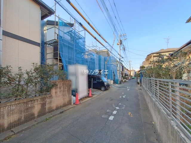 所沢市青葉台5期全2棟　新築戸建　リガーレの前面道路含む現地写真
