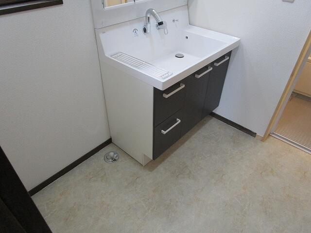 宇都宮市五代１丁目　4ＬＤＫ　中古住宅の独立洗面台