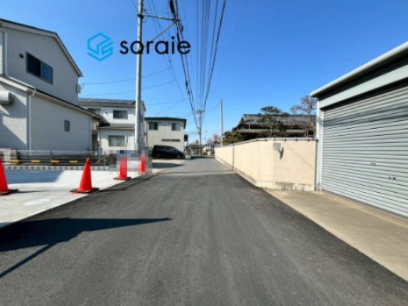 川越市寺尾第4期全3棟　新築戸建　リーブルガーデンの前面道路含む現地写真|令和8年3月23日撮影。