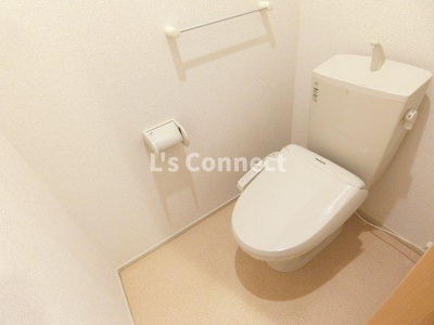 【トイレ】 | メープルランド | 温水洗浄便座付きのトイレ。