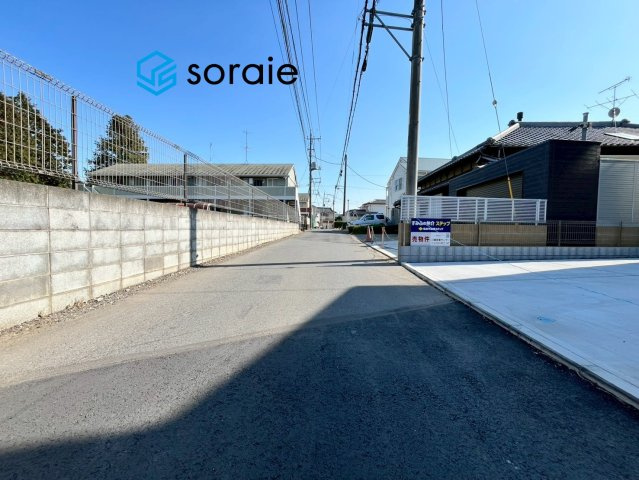 川越市寺尾第4期全3棟　新築戸建　リーブルガーデンの前面道路含む現地写真|令和8年3月23日撮影。