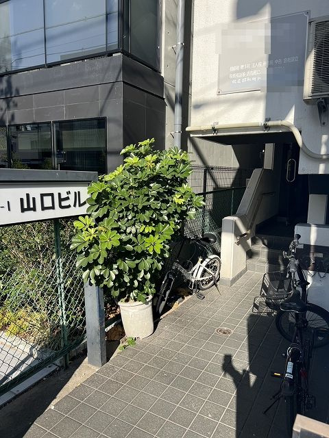 山口ビルのエントランス