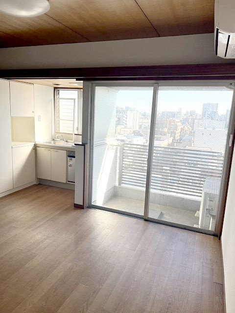 山口ビルの居間・リビング