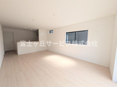 【居間・リビング】 | 浜松市浜名区引佐町金指 新築一戸建て 3号棟 | リビングダイニングです